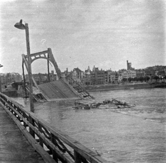 1945 Nachkriegszeit: Zerstörte Hindenburgbrücke in Bingen