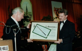 Männerchor Weiler bei Bingen: Überreichung der Cornelius-Plakette an Willibald Stipp